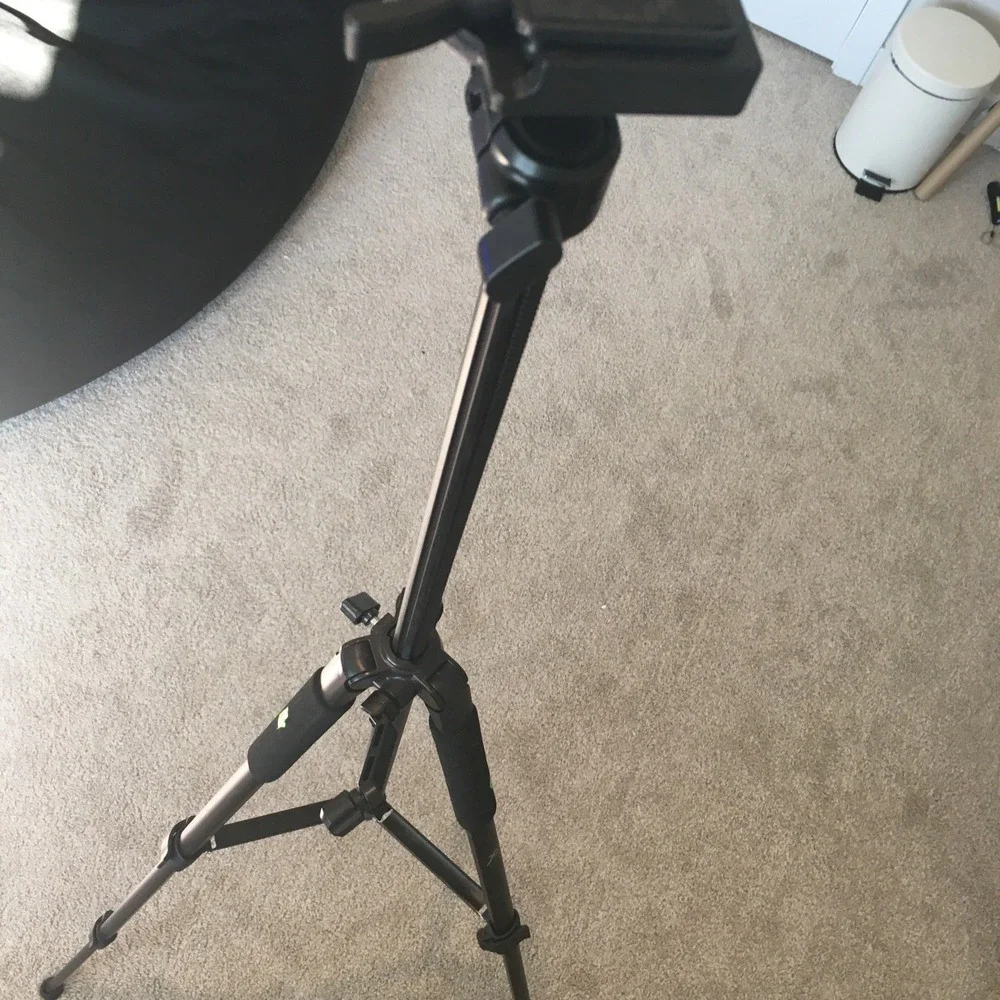 Xit XT60TRB 60-Inch Pro Series Full Size Camera/Video Tripod Missing 1 Screw‎